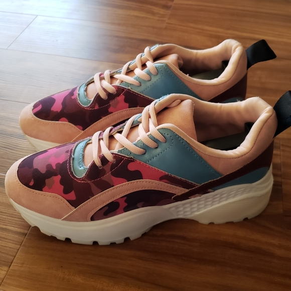 Jessica Carlyle Sawyer Platform Sneakers - Picture 5 of 13